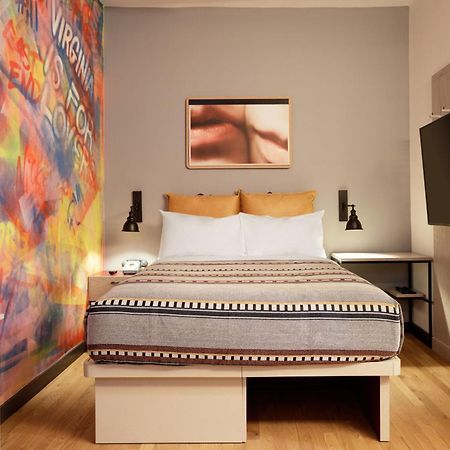 Hotel Moxy Richmond Downtown Exterior foto