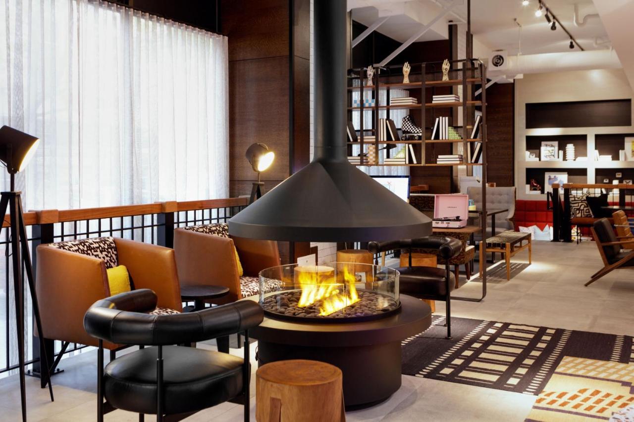 Hotel Moxy Richmond Downtown Exterior foto
