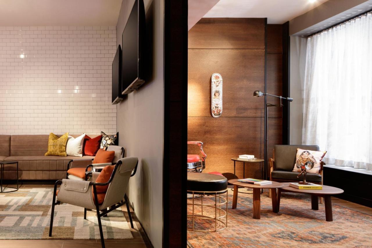 Hotel Moxy Richmond Downtown Exterior foto