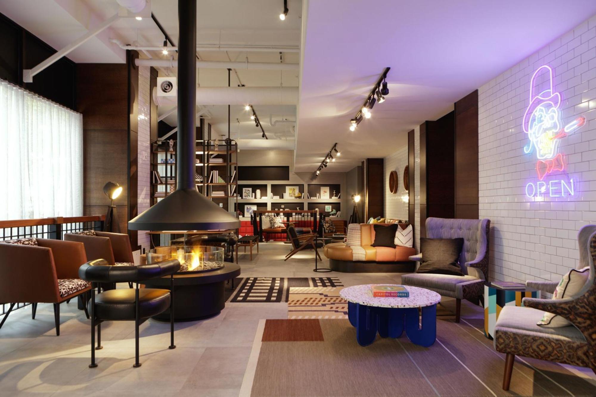 Hotel Moxy Richmond Downtown Exterior foto